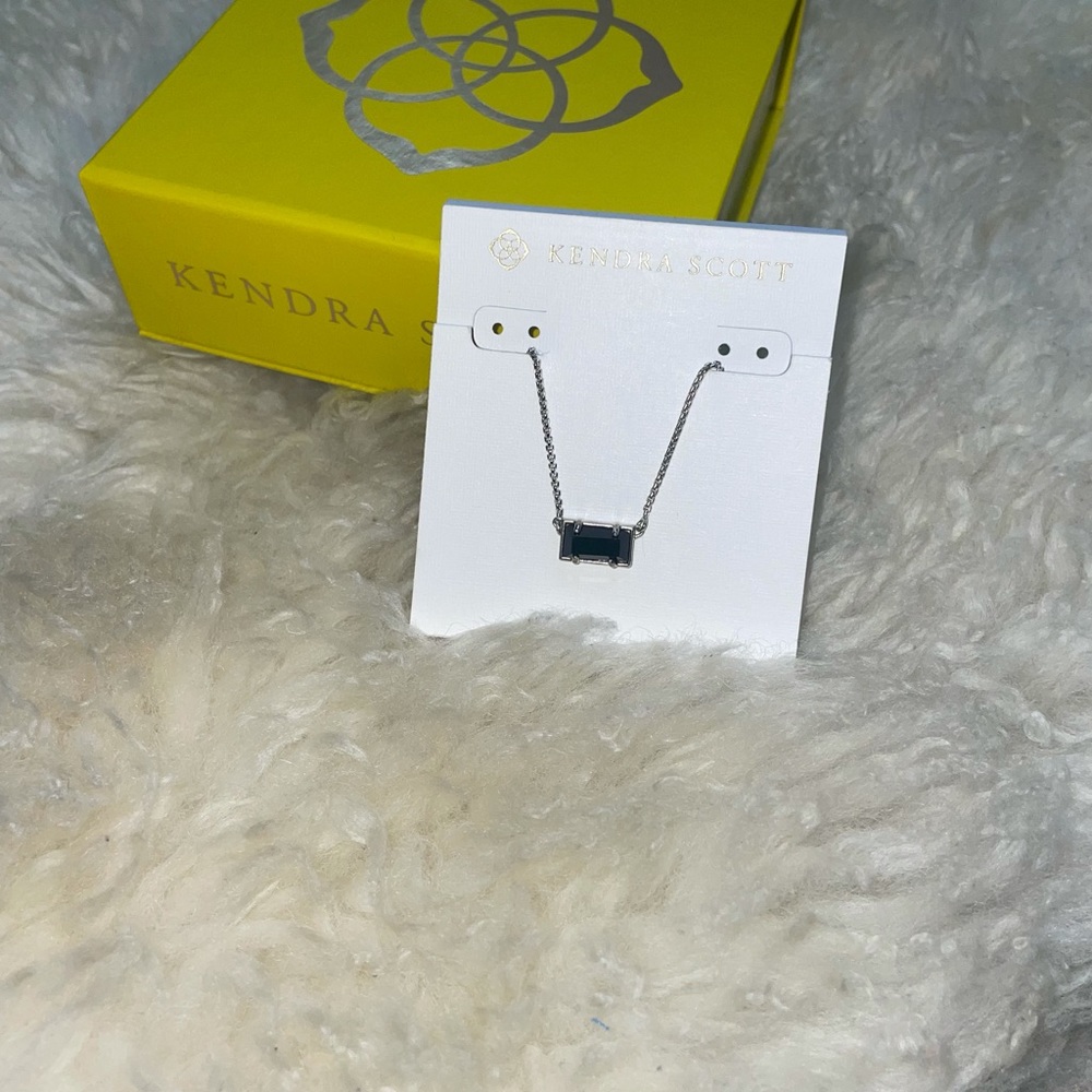 Kendra Scott Pattie Pendant in Black and Silver